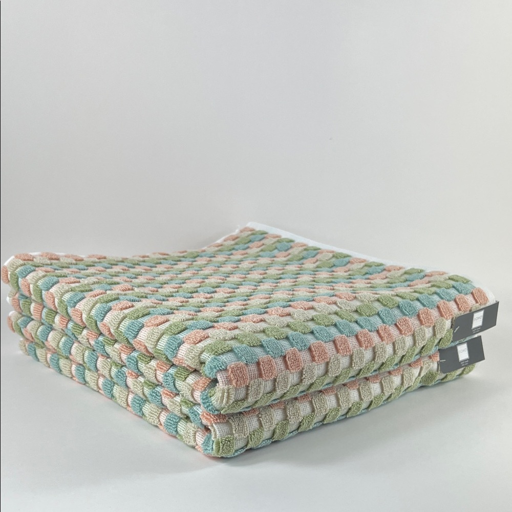Soho Living Bath Towel Set Geometric Dots Pastel Green Blue Peach Set of 2 NEW